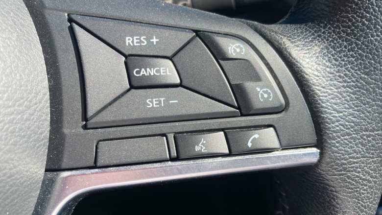 Nissan Juke 1.0 DiG-T N-Connecta 5dr Petrol Hatchback